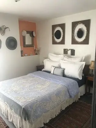 Tek Büyük Yataklı Oda, 1 Çift Kişilik Yatak, Sigara İçilmez (Aux Chapeaux)