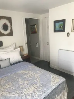 Tek Büyük Yataklı Oda, 1 Çift Kişilik Yatak, Sigara İçilmez (Aux Chapeaux)