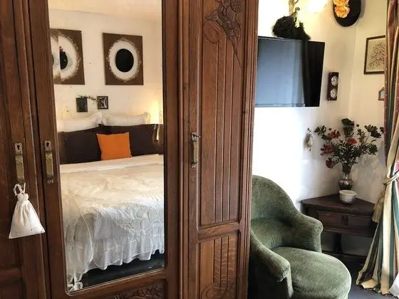 Tek Büyük Yataklı Oda, 1 Çift Kişilik Yatak, Sigara İçilmez (Aux Chapeaux)