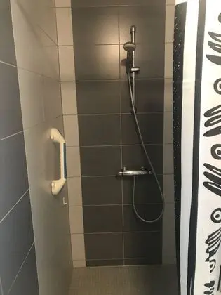 Tek Büyük Yataklı Oda, 1 Çift Kişilik Yatak, Sigara İçilmez (Aux Chapeaux)