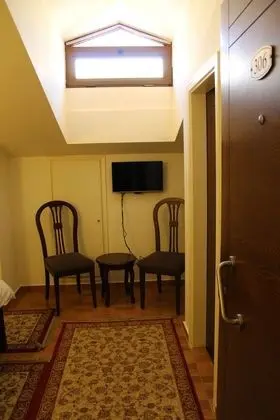 Üç Kişilik Oda