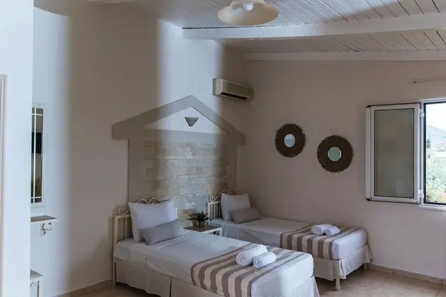 Standard Twin (Double) Studio with Garden View