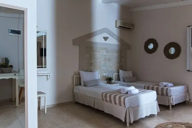 Standard Twin (Double) Studio with Garden View