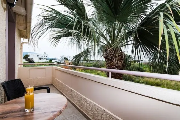 Standard Twin (Double) Studio with Garden View
