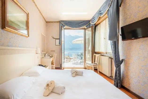 Tek Büyük veya İki Ayrı Yataklı Oda, Balkon, Göl Manzaralı