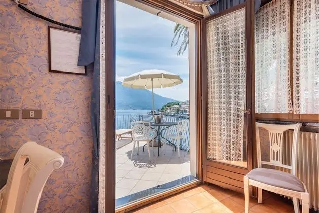 Tek Büyük veya İki Ayrı Yataklı Oda, Balkon, Göl Manzaralı