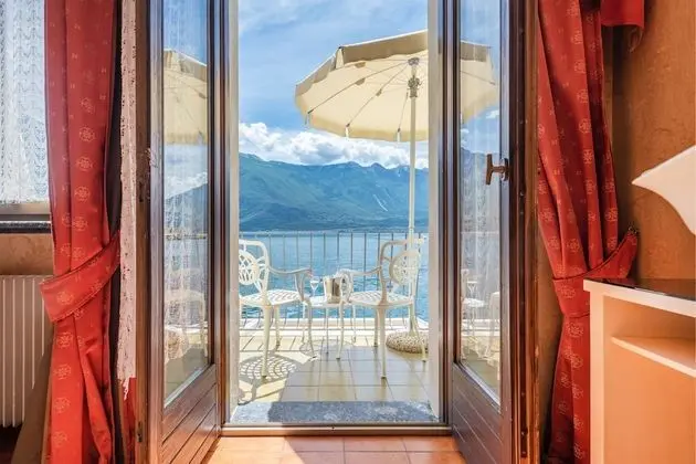 Tek Büyük veya İki Ayrı Yataklı Oda, Balkon, Göl Manzaralı