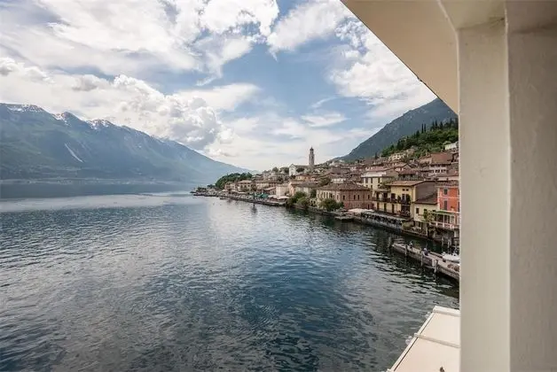 Tek Büyük veya İki Ayrı Yataklı Oda, Göl Manzaralı