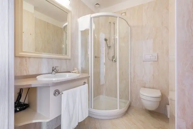 Tek Büyük veya İki Ayrı Yataklı Oda, Şehir Manzaralı