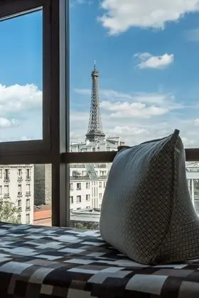 Junior Süit (View on the Eiffel Tower )