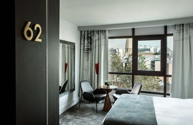Premium Tek Büyük Yataklı Oda