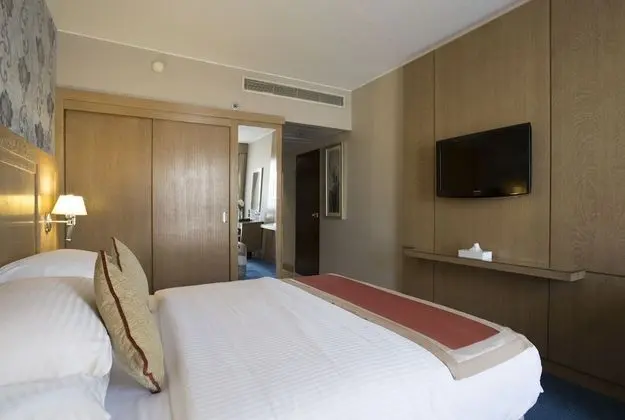 Family Connecting Rooms