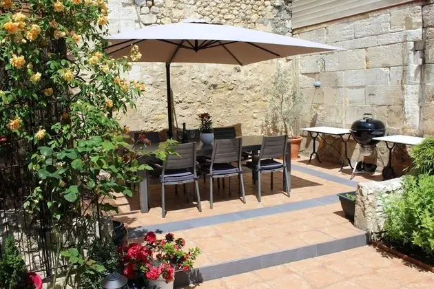 Tek Büyük Yataklı Oda, Avlu Manzaralı (Le Jardin)