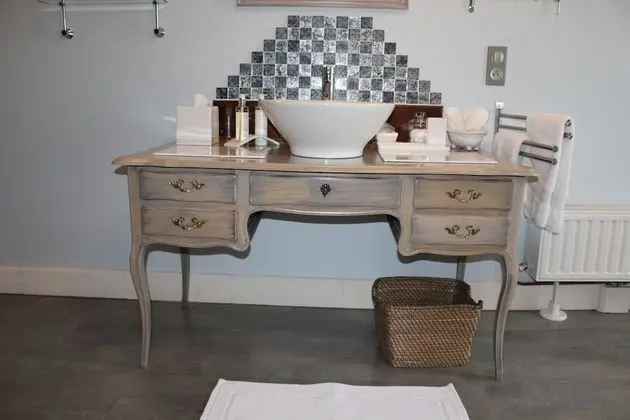 Tek Büyük Yataklı Oda, Avlu Manzaralı (Le Jardin)