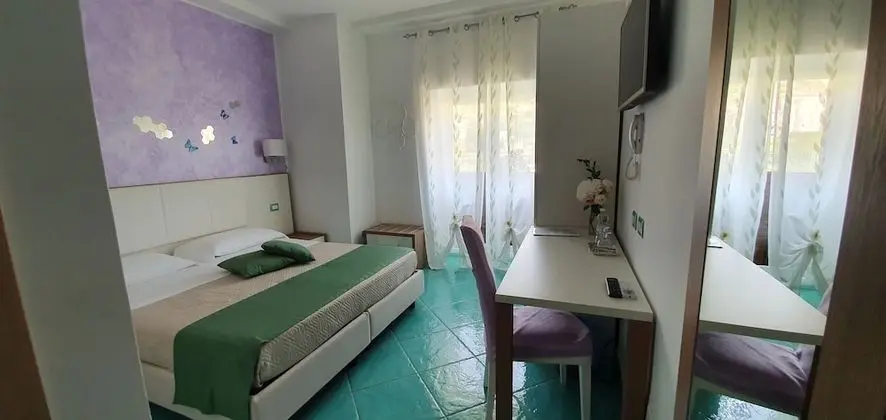 Tek Büyük Yataklı Oda