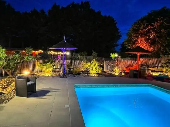 Family Kır Evi, Özel Banyo, Havuz Manzaralı (LE PETIT CHAMPIGNY)