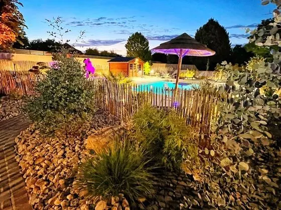 Family Kır Evi, Özel Banyo, Havuz Manzaralı (LE PETIT CHAMPIGNY)