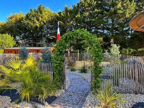 Family Kır Evi, Özel Banyo, Havuz Manzaralı (LE PETIT CHAMPIGNY)