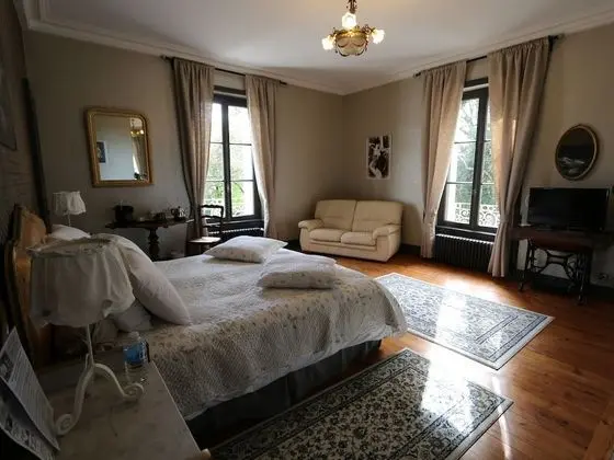 Luxury Tek Büyük Yataklı Oda, Banyolu/Duşlu, Park Manzaralı (CHAMBRE NUMERO 5)