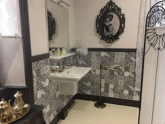 Luxury Tek Büyük Yataklı Oda, Banyolu/Duşlu, Park Manzaralı (CHAMBRE NUMERO 5)