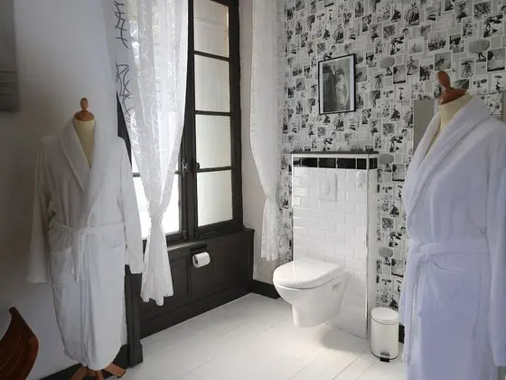 Luxury Tek Büyük Yataklı Oda, Banyolu/Duşlu, Park Manzaralı (CHAMBRE NUMERO 5)