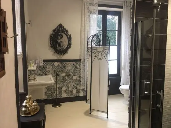 Luxury Tek Büyük Yataklı Oda, Banyolu/Duşlu, Park Manzaralı (CHAMBRE NUMERO 5)