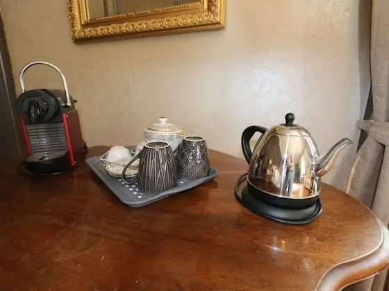 Luxury Tek Büyük Yataklı Oda, Banyolu/Duşlu, Park Manzaralı (CHAMBRE NUMERO 5)