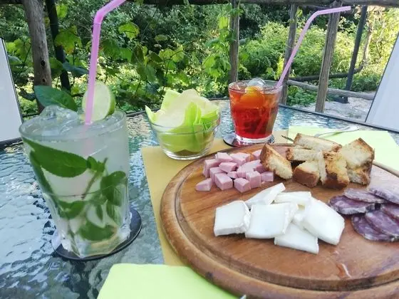 Basic Tek Büyük Yataklı Oda, Tepe Manzaralı