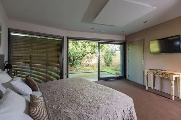 Deluxe Tek Büyük Yataklı Oda (Club Piscine)