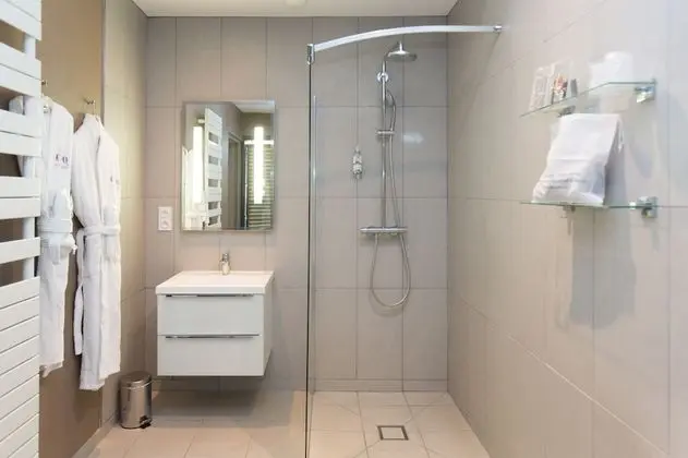 Deluxe Tek Büyük Yataklı Oda (Club Piscine)