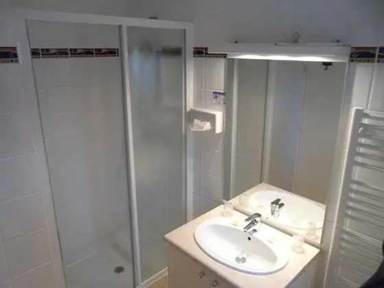 İki Ayrı Yataklı Oda, Banyolu/Duşlu