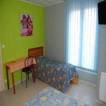 Basic Üç Kişilik Oda, Sigara İçilmez
