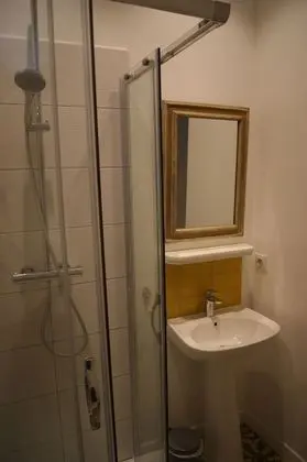 Tek Büyük Yataklı Oda, Banyolu/Duşlu (c. No3 Chambre)
