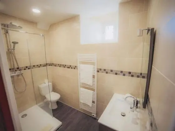 Tek Büyük Yataklı Oda, Banyolu/Duşlu