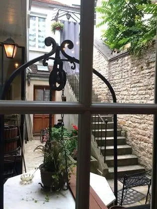 Apart Daire, 1 Yatak Odası, Avlu Manzaralı