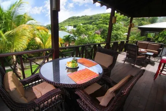 Suite, 1 Bedroom, Garden View (Upper Floor).