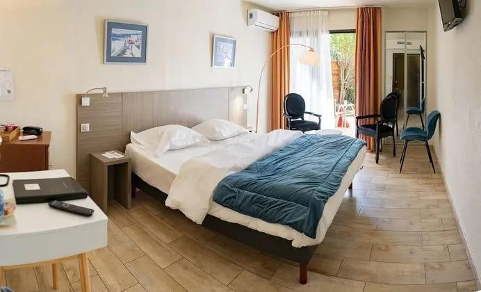 Premium Tek Büyük Yataklı Oda