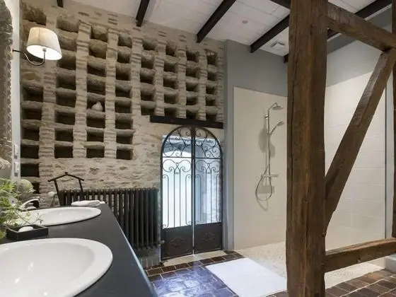 Kır Evi, Banyolu/Duşlu (Le Pigeonnier Colbert)