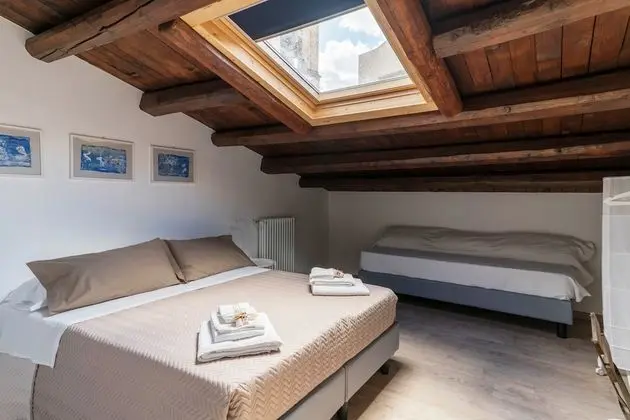 Design Üç Kişilik Oda, 3 Tek Kişilik Yatak, Özel Banyo, Şehir Manzaralı (Lavanda)