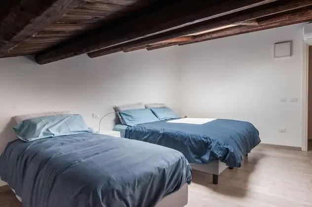 Design Üç Kişilik Oda, 3 Tek Kişilik Yatak, Özel Banyo, Şehir Manzaralı (Lavanda)