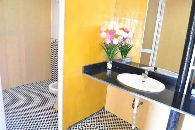 Bungalov, Ortak Banyo