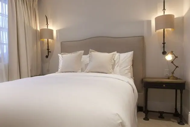 Room Jean-Talon ( Building B, No pets Allowed)