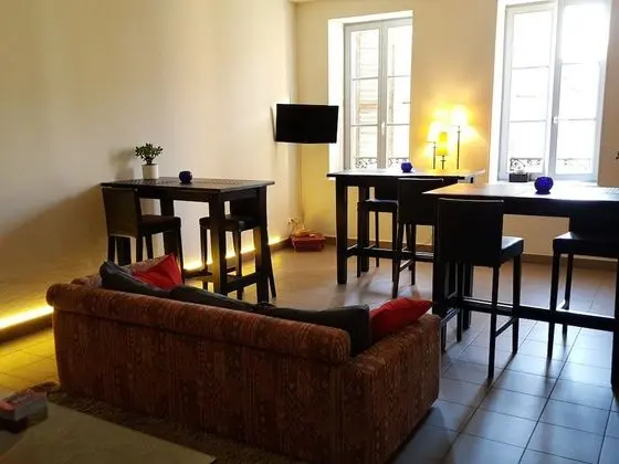 Deluxe Tek Büyük Yataklı Oda, Bahçeli