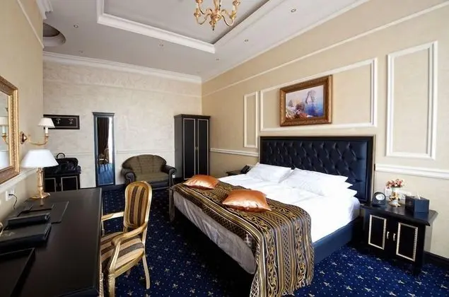 Deluxe Tek Büyük Yataklı Oda