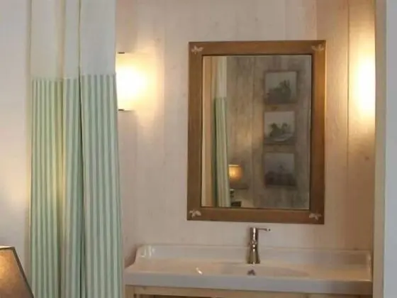 Üç Kişilik Oda, Özel Banyo