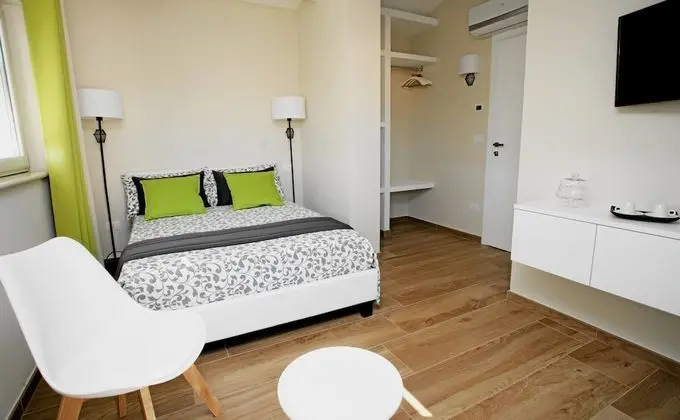 Tek Büyük Yataklı Oda (Smeraldo)