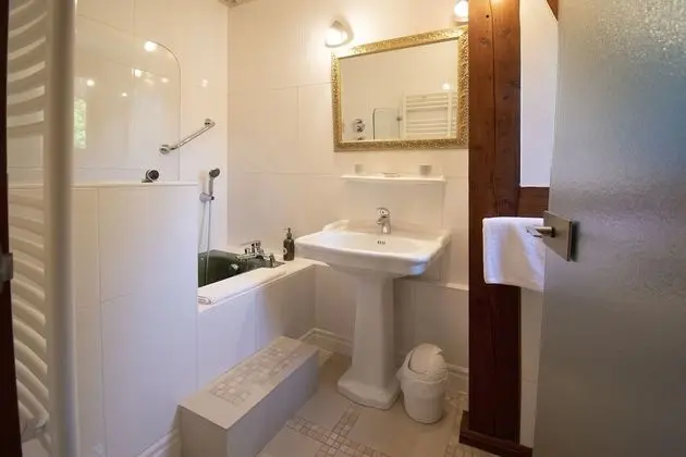 Üç Kişilik Oda (La Fleur de Lin)