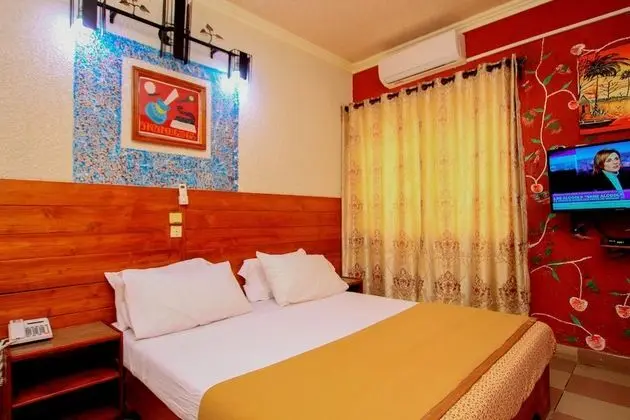 Standard Tek Büyük Yataklı Oda