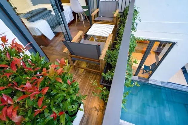 Deluxe Oda, Balkon, Havuz Manzaralı