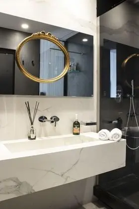 Deluxe Tek Büyük Yataklı Oda (Gold)